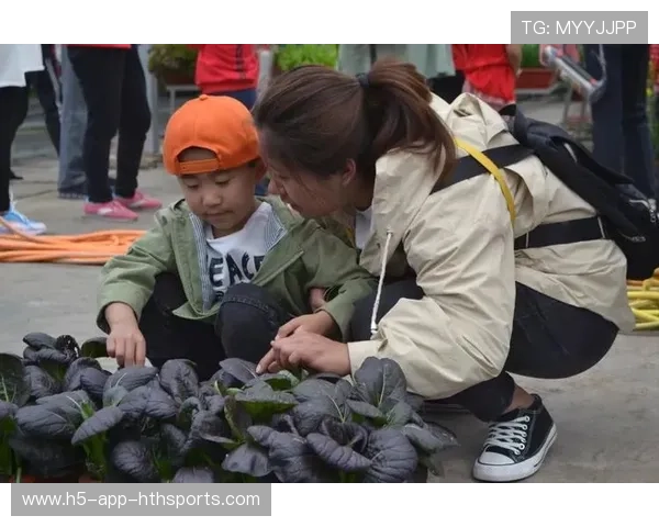 梅西现身社区医院探望病童，温情互动感动网友