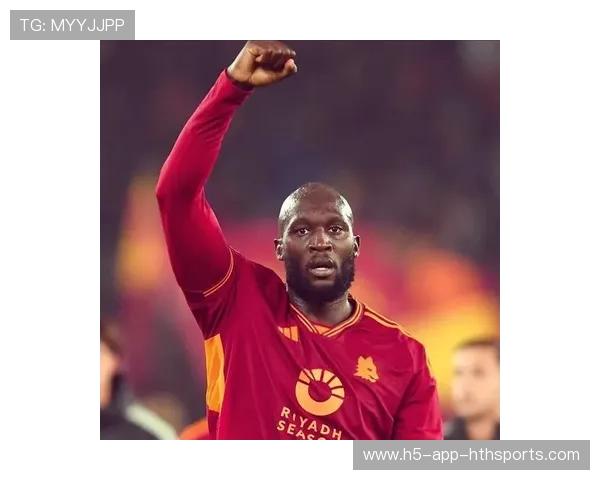 卢卡库强行摆脱后爆射，比利时禁区边缘威胁极高