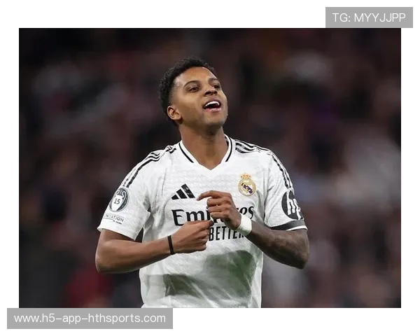 皇马快速推进给对手造成混乱，罗德里戈挑射被挡