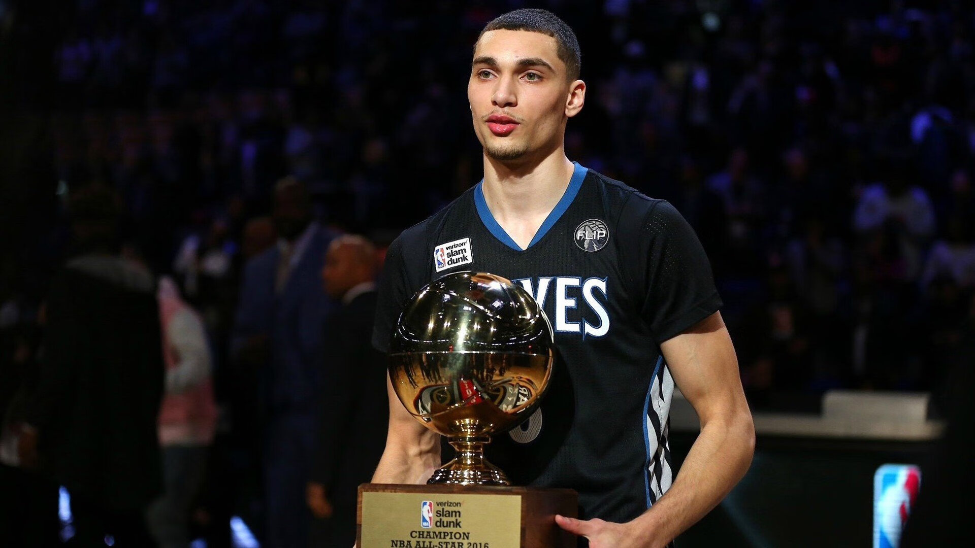 世界杯衍生品销售火爆 限量版球鞋和球衣成收藏焦点